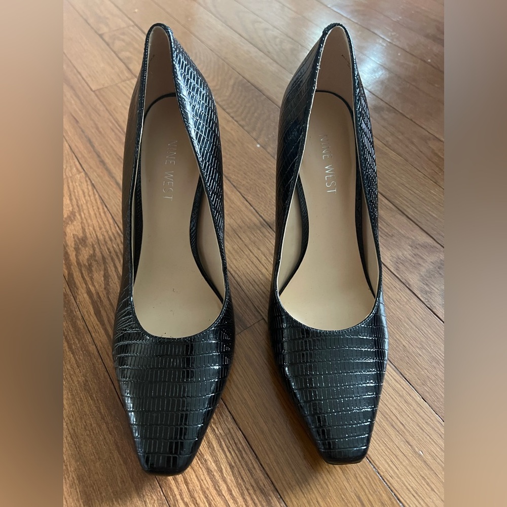 🖤 Classic Nine West Black Croc-Embossed Heels 🖤